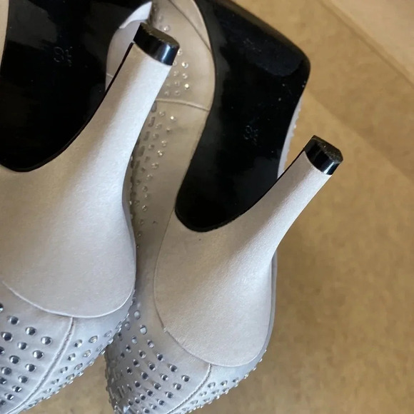 Kelly & Kate Gray Jeweled Platform Peetoe Pumps - Picture 12 of 12